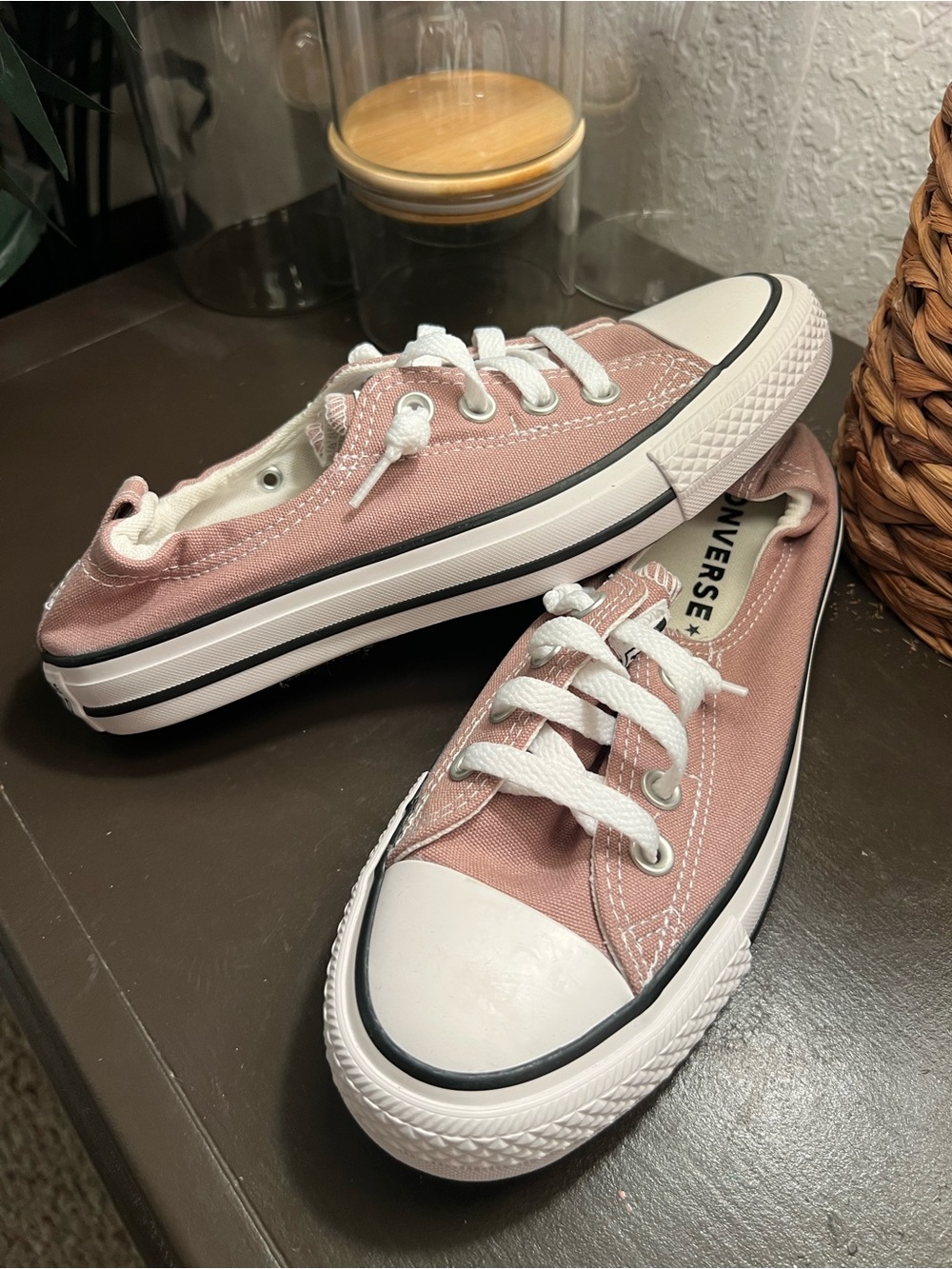 Converse Shoreline Chucks Low Top Sneakers in Dusty Pink Women 7